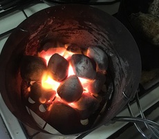 ミツウロコの豆炭とチャムスのダッチオーブン