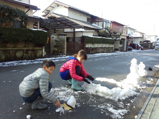 雪遊び