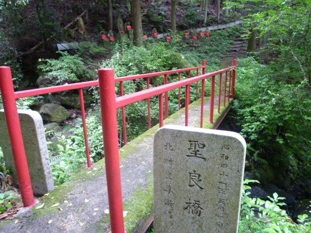 生駒山は歩いて登るとけっこうおもしろい