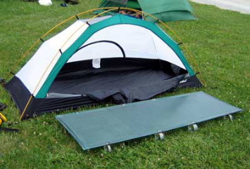 テント下にベットを・・・なんて裏技もできるキャンプベット。