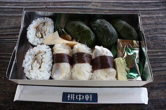 沼津・港あじ鮨弁当