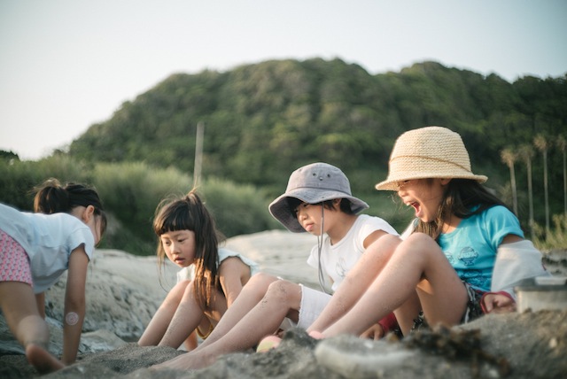 キャンプ場ではなんでこんなに子供同士が仲良くなるのか?? キャンプ場ではなんでこんなに子供同士が仲良くなるのか??