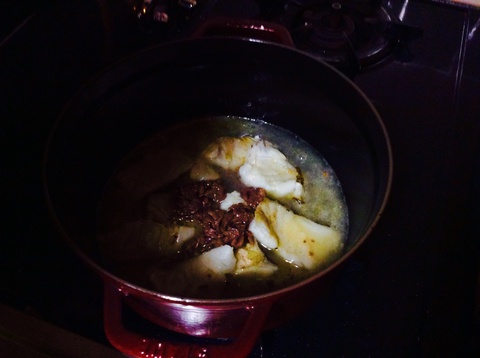 日本酒で風味抜群!白身魚の切り身で簡単アクアパッツァ風 日本酒で風味抜群!白身魚の切り身で簡単アクアパッツァ風