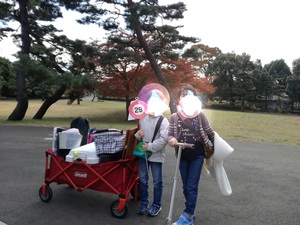 父子で鶏の丸焼き♪(公園BBQ) 父子で鶏の丸焼き♪(公園BBQ)
