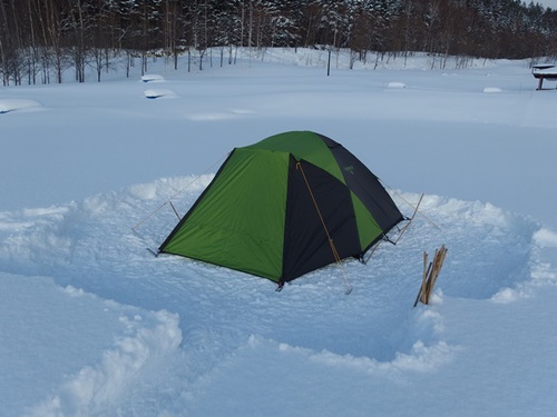 雪中ソロキャンプはいかがですか？