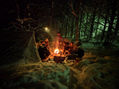 厳寒夜　雪にまみれるソロキャンプ