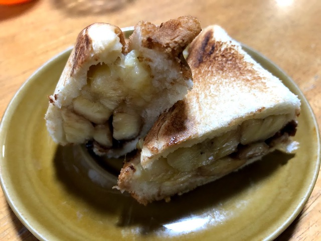 peaks9月号増刊付録トライアングルホットサンドクッカー(改)でチョコバナナホットサンド peaks9月号増刊付録トライアングルホットサンドクッカー(改)でチョコバナナホットサンド