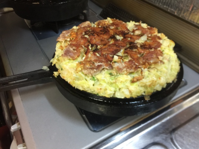 コールマン 旧スキレットでお好み焼き コールマン 旧スキレットでお好み焼き