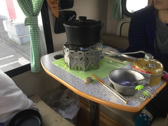 テントむし 車中飯 スノーピーク コンボダッチデュオで鮭缶炊き込みご飯 テントむし 車中飯 スノーピーク コンボダッチデュオで鮭缶炊き込みご飯