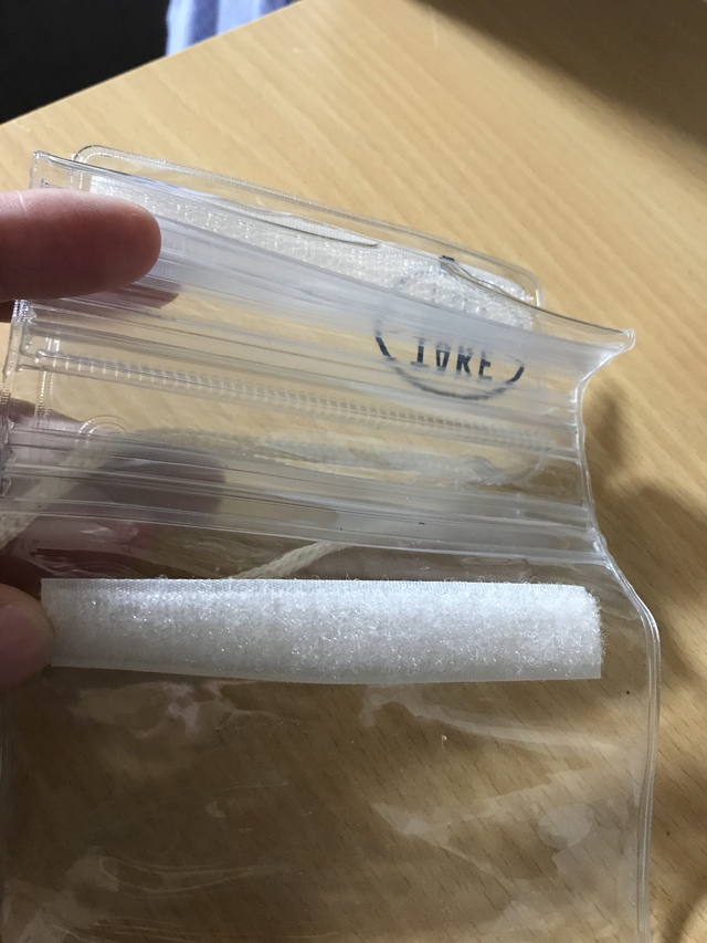 マジックテープとチャック?が3つあって蓋はしっかりしている マジックテープとチャック?が3つあって蓋はしっかりしている
