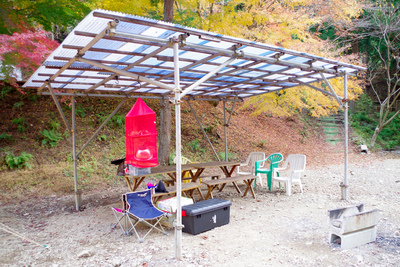 屋根付きスペースは無料で利用可能。早いもの順です 屋根付きスペースは無料で利用可能。早いもの順です