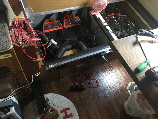 キャンピングカー改造!冷凍庫・インバーター・USB等電気工事 キャンピングカー改造!冷凍庫・インバーター・USB等電気工事