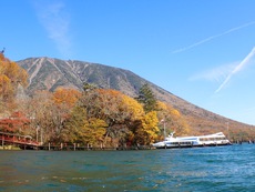 紅葉の中禅寺湖 カヤックでのんびり♪