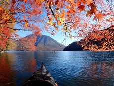 天空の湖で紅葉カヤックツーリング♪