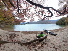 紅葉の中禅寺湖でプカプカ♪