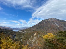 紅葉の中禅寺湖でプカプカ♪