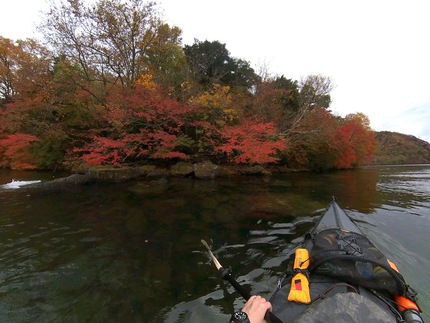 紅葉の中禅寺湖でプカプカ♪ 紅葉の中禅寺湖でプカプカ♪