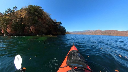 紅葉の中禅寺湖をカヤックで水上散歩♪ 紅葉の中禅寺湖をカヤックで水上散歩♪