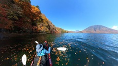 紅葉の中禅寺湖をカヤックで水上散歩♪