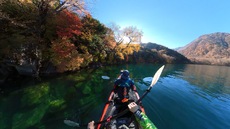 紅葉の中禅寺湖をカヤックで水上散歩♪