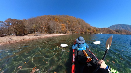 紅葉の中禅寺湖をカヤックで水上散歩♪ 紅葉の中禅寺湖をカヤックで水上散歩♪