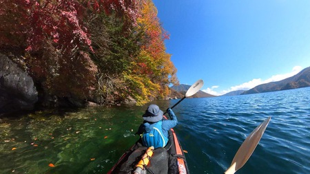 紅葉の中禅寺湖をカヤックで水上散歩♪ 紅葉の中禅寺湖をカヤックで水上散歩♪