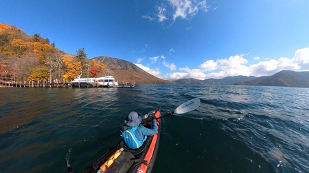 紅葉の中禅寺湖をカヤックで水上散歩♪ 紅葉の中禅寺湖をカヤックで水上散歩♪