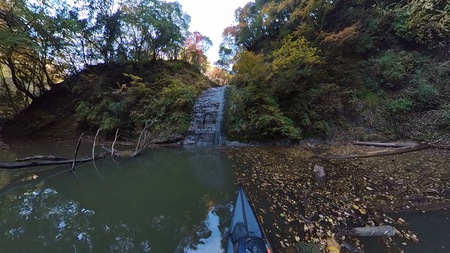 紅葉の亀山湖をカヤックツーリング 紅葉の亀山湖をカヤックツーリング