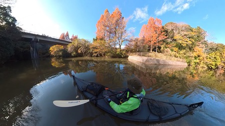 紅葉の亀山湖をカヤックツーリング 紅葉の亀山湖をカヤックツーリング