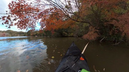 紅葉の亀山湖をカヤックツーリング 紅葉の亀山湖をカヤックツーリング