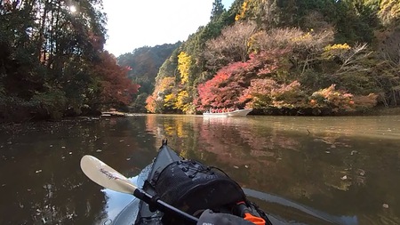 紅葉の亀山湖をカヤックツーリング 紅葉の亀山湖をカヤックツーリング