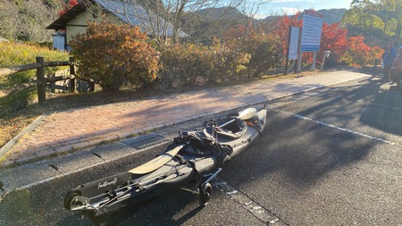 紅葉の亀山湖をカヤックツーリング 紅葉の亀山湖をカヤックツーリング