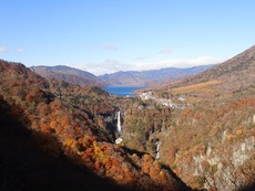 紅葉の中禅寺湖 ♪