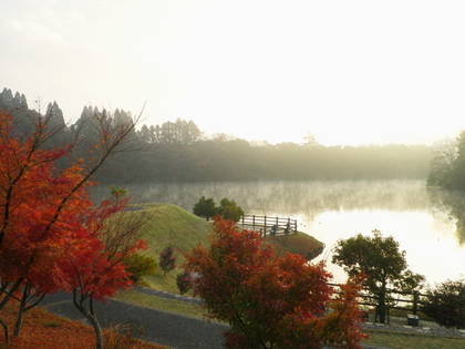 紅葉の亀山湖 ♪