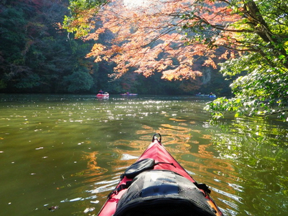 紅葉の亀山湖 ♪