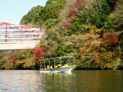 紅葉の亀山湖 ♪