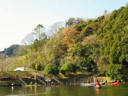 紅葉の亀山湖 ♪