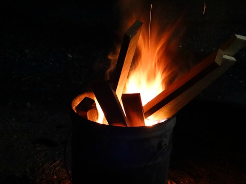 平日の椿荘オートキャンプ場で焚き火満喫…の続き