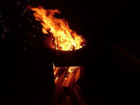 金曜夜の神奈川県某川沿いで焚き火を楽しんできました