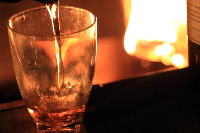 焚火とウイスキーをの楽しむための夜