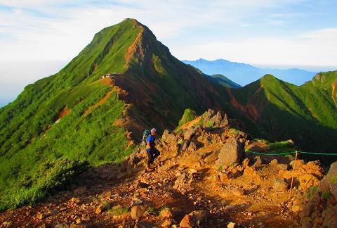 梅雨の晴れ間に絶景1泊山行 ~横岳~硫黄岳 梅雨の晴れ間に絶景1泊山行 ~横岳~硫黄岳