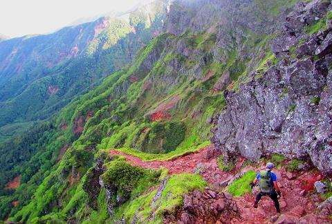 梅雨の晴れ間に絶景1泊山行 ~横岳~硫黄岳 梅雨の晴れ間に絶景1泊山行 ~横岳~硫黄岳