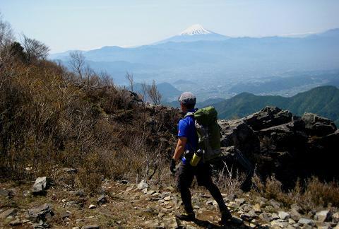 乾徳山を歩こう♪ 岩と鎖と絶景(・∀・) 乾徳山を歩こう♪ 岩と鎖と絶景(・∀・)