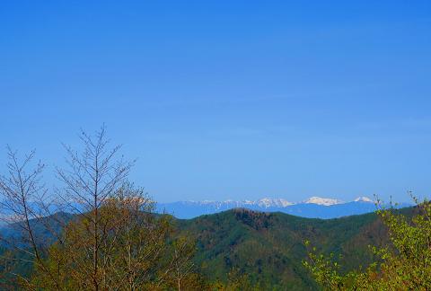 乾徳山を歩こう♪ 岩と鎖と絶景(・∀・) 乾徳山を歩こう♪ 岩と鎖と絶景(・∀・)