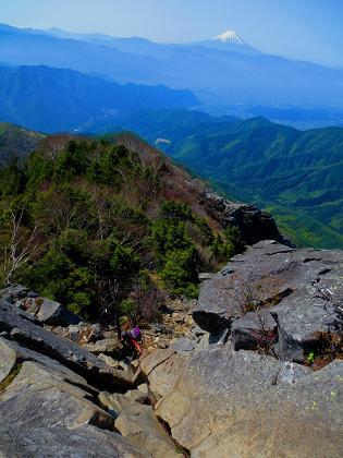 乾徳山を歩こう♪ 岩と鎖と絶景(・∀・) 乾徳山を歩こう♪ 岩と鎖と絶景(・∀・)