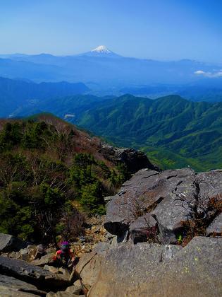 乾徳山を歩こう♪ 岩と鎖と絶景(・∀・) 乾徳山を歩こう♪ 岩と鎖と絶景(・∀・)