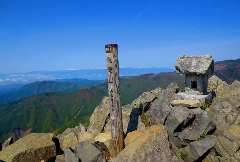 乾徳山を歩こう♪ 岩と鎖と絶景(・∀・) 乾徳山を歩こう♪ 岩と鎖と絶景(・∀・)