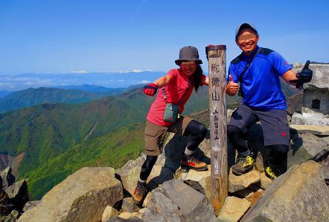 乾徳山を歩こう♪ 岩と鎖と絶景(・∀・) 乾徳山を歩こう♪ 岩と鎖と絶景(・∀・)