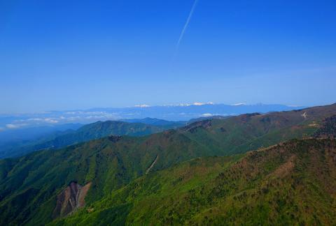 乾徳山を歩こう♪ 岩と鎖と絶景(・∀・) 乾徳山を歩こう♪ 岩と鎖と絶景(・∀・)