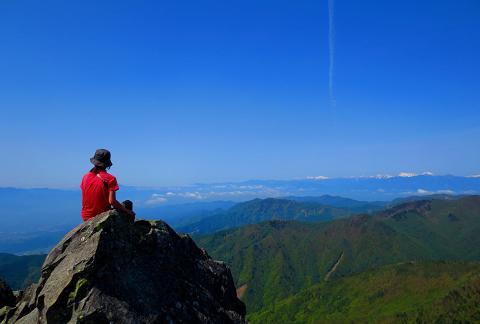 乾徳山を歩こう♪ 岩と鎖と絶景(・∀・) 乾徳山を歩こう♪ 岩と鎖と絶景(・∀・)